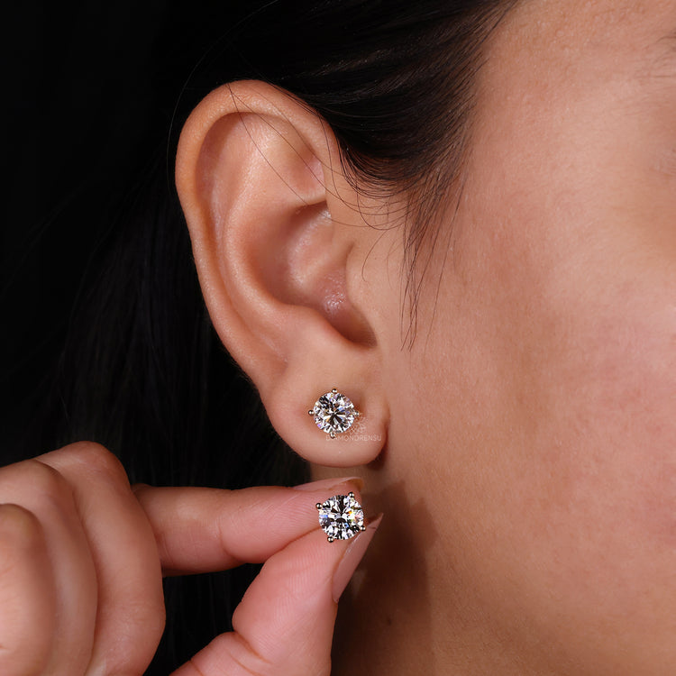 Stylish diamond earrings studs perfect for daily wear.
