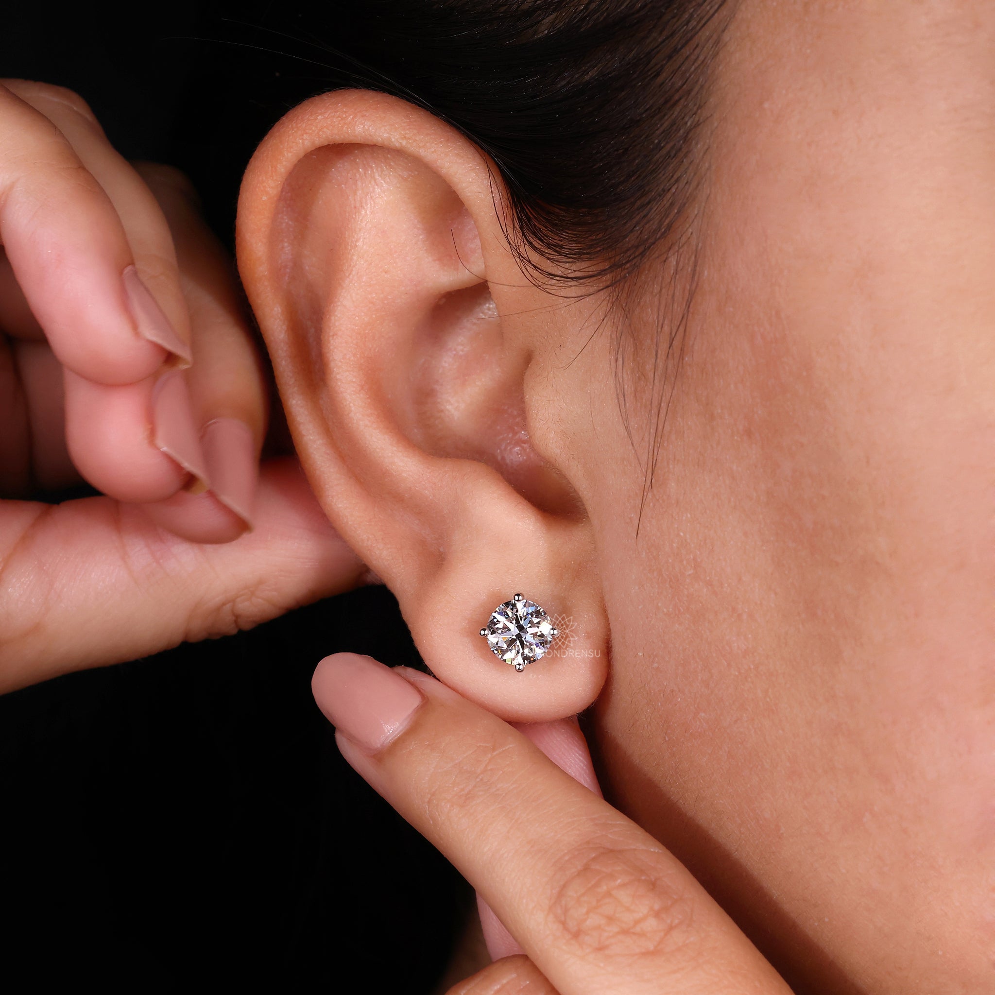 Elegant 2 carat diamond stud earrings in white gold for a classic touch.
