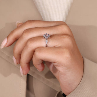 V prong setting enhancing the diamond's brilliance.
