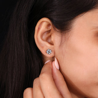 Diamondrensu earrings in white earrings design with handcrafted beauty and lasting elegance.