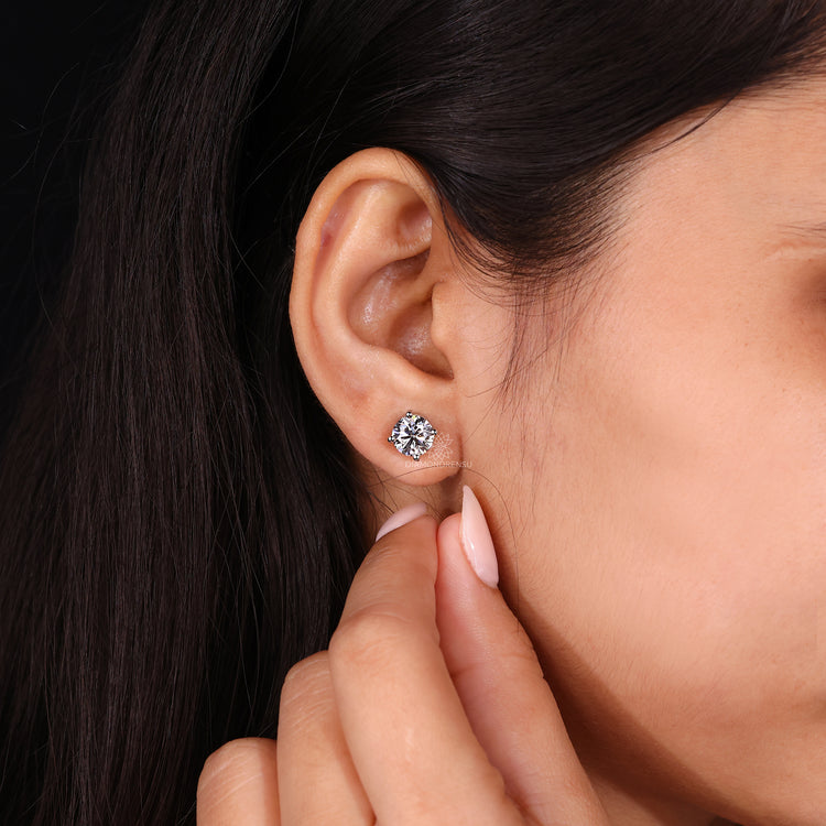 Diamondrensu earrings in white earrings design with handcrafted beauty and lasting elegance.