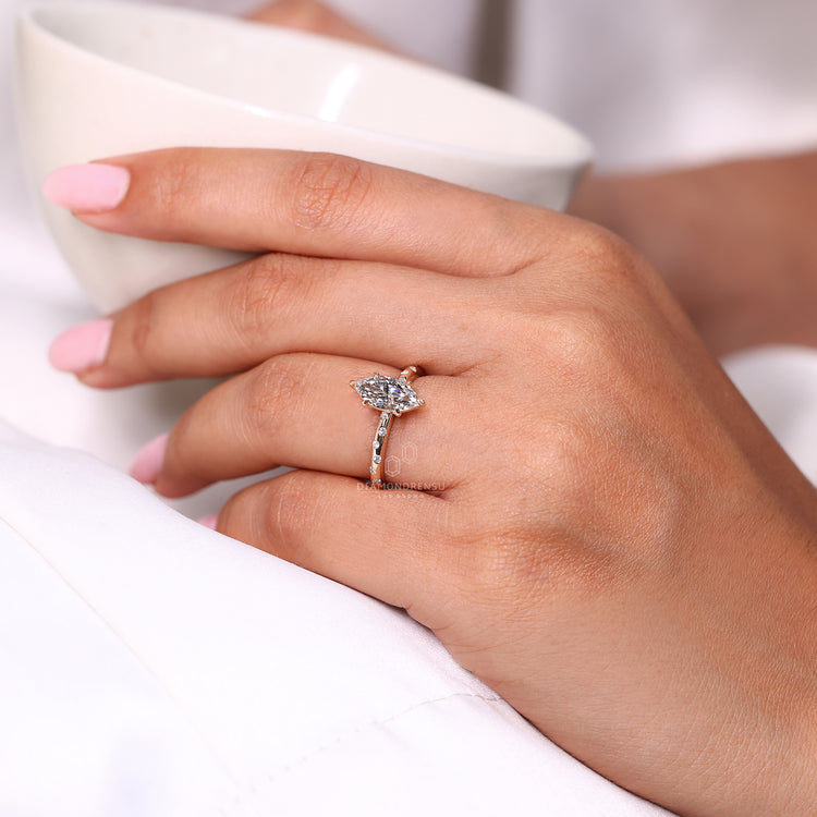 Round cut diamond ring crafted in yellow gold ring finish.
