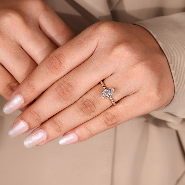 Lab Grown Diamond in round cut diamond ring style.
