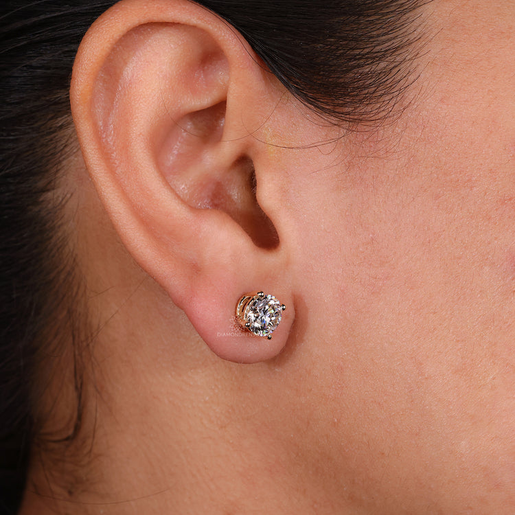 Gorgeous round cut diamond earrings with timeless charm.
