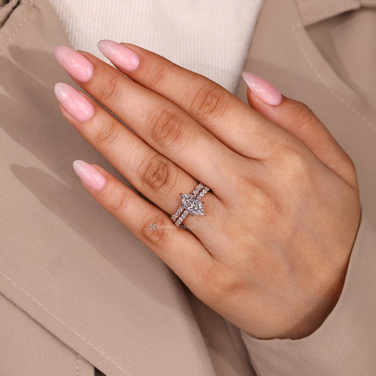 Dutch marquise ring with full eternity style