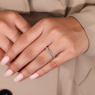 Diamondrensu wedding band with premium diamonds.
