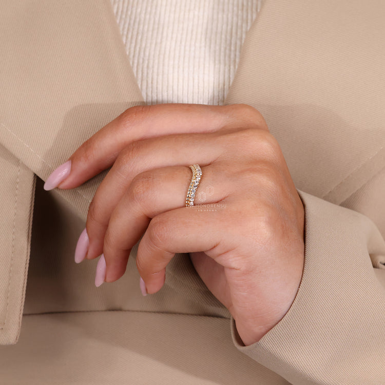 Milgrain Wedding Band in Yellow Gold with Curved Design