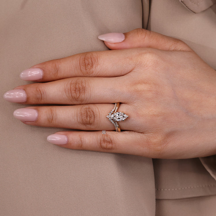 Diamondrensu presents a marquise wedding ring with round cut pave style.