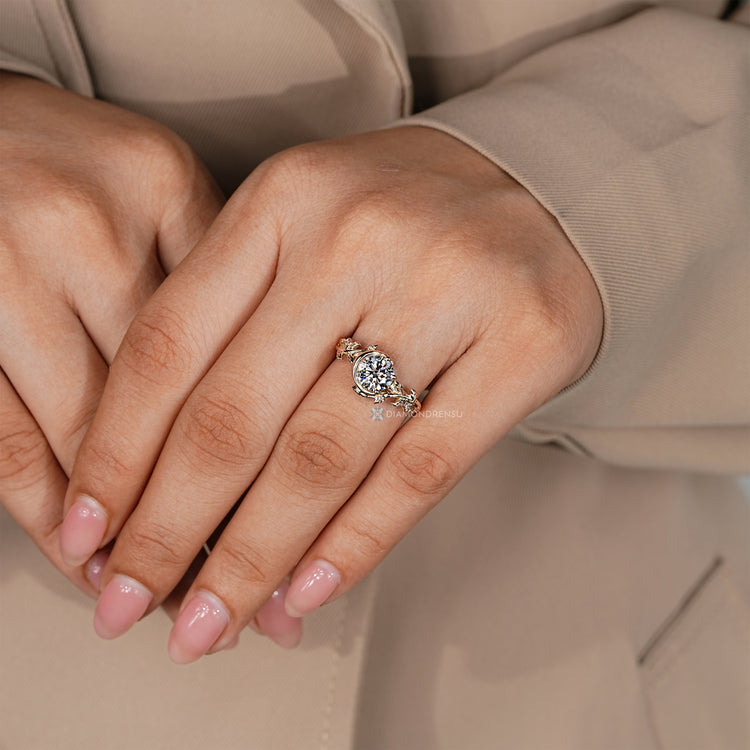Handmade bezel engagement ring by Diamondrensu.
