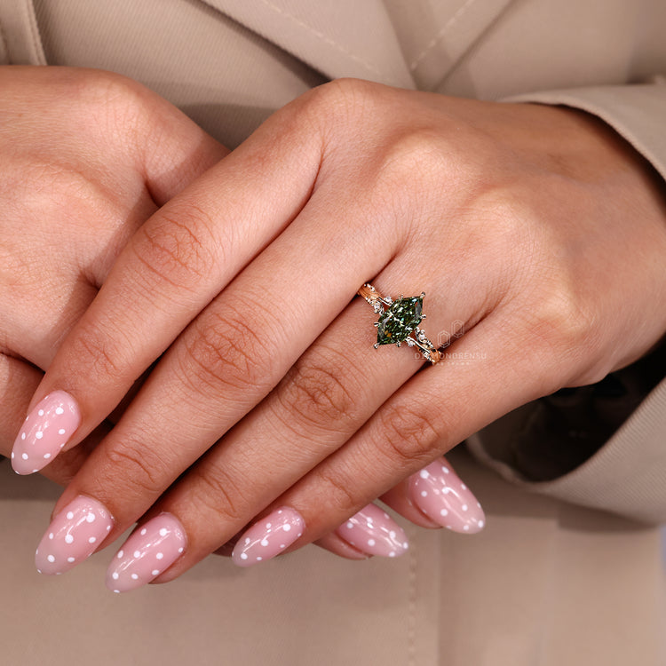 Diamondrensu handmade Dutch marquise ring with side stones.