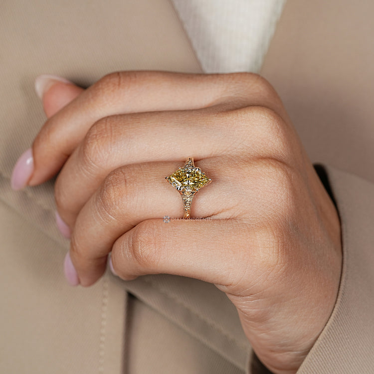 Tulip setting holds the yellow Dutch marquise diamond.