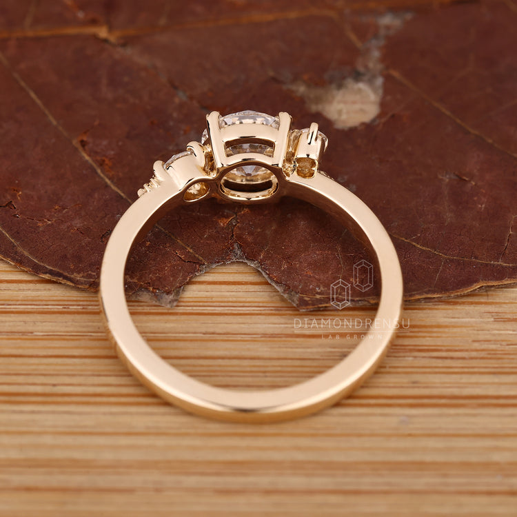 IGI certified lab grown diamond nature inspired ring.
