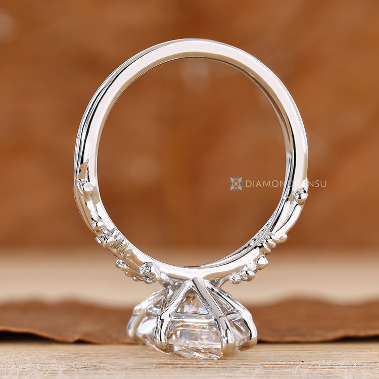 Dutch marquise ring with round side stones and a Multi-Claw Secure Mount.