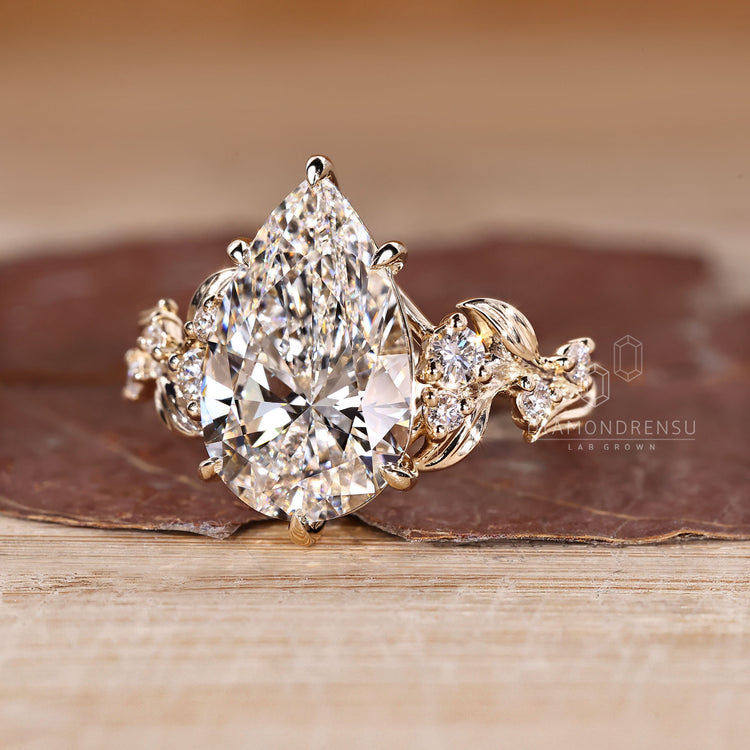 IGI certified pear cut lab grown diamond ring by Diamondrensu.
