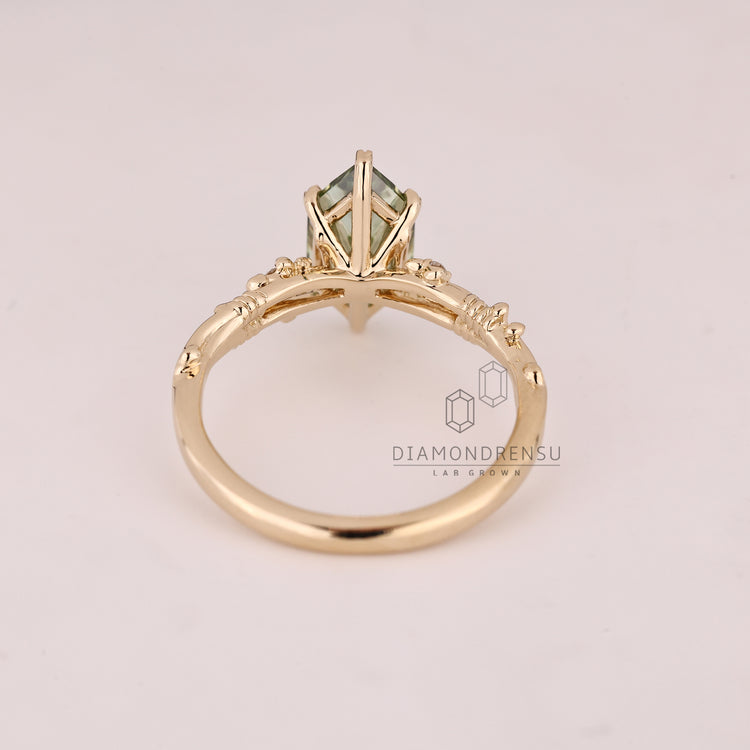 Handmade Dutch marquise ring with round side stones and prong setting.
