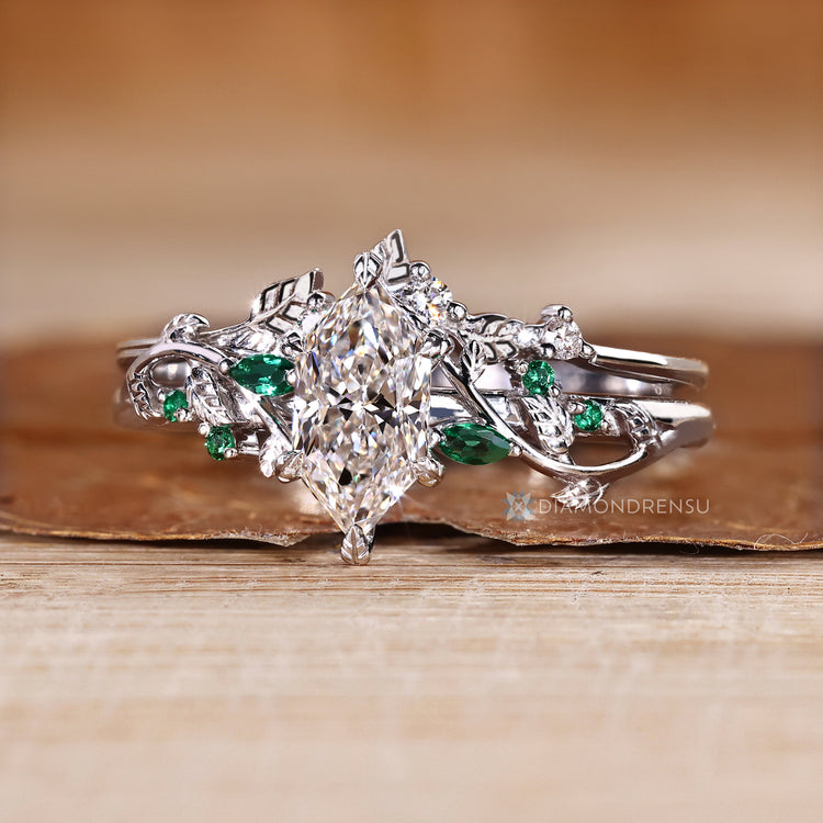 Chevron leaf band complements this bridal set.