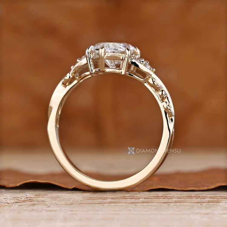 Diamondrensu handmade marquise ring with round diamond accents.