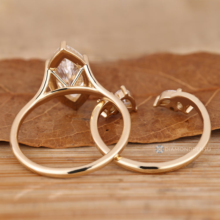 Stackable marquise bridal set with milgrain details.