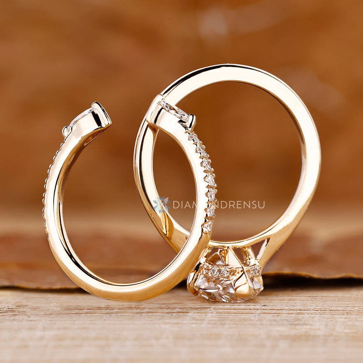 Diamondrensu presents a Dutch marquise wedding ring with hidden halo.