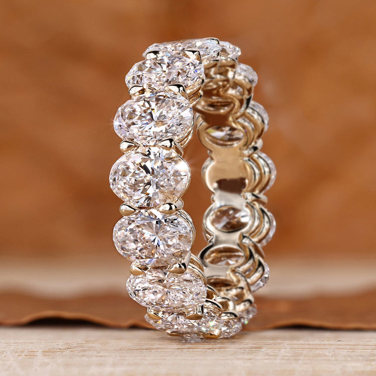 Oval diamond wedding band with handmade design by Diamondrensu.