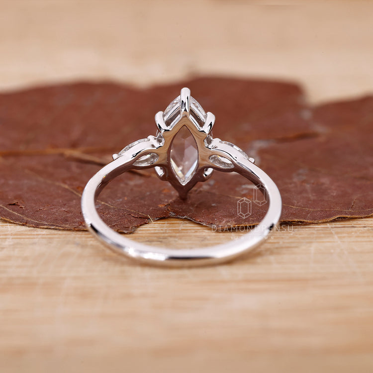 Buy engagement ring made with attention to every small detail.
