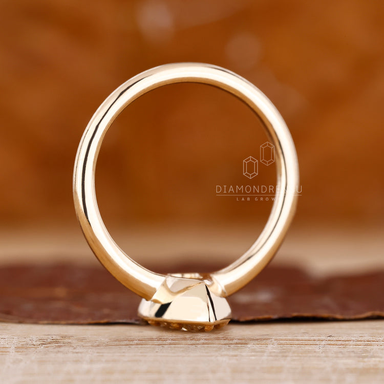 Bezel setting pear cut diamond engagement ring with 8 claw prong.
