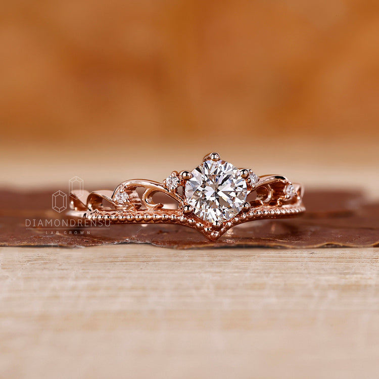 Custom round cut diamond engagement ring.
