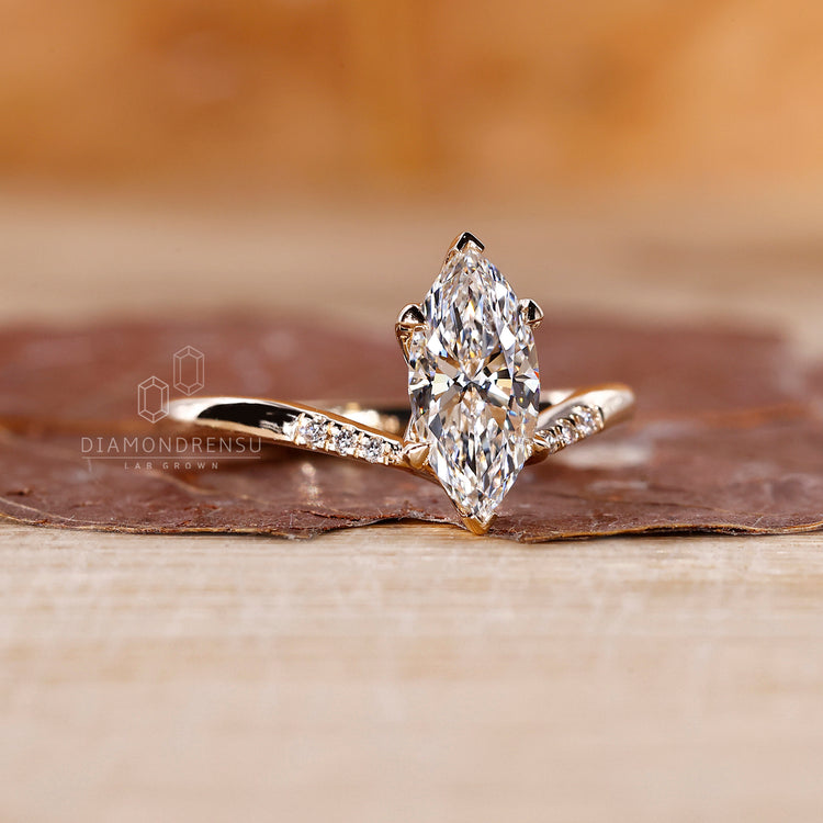 6 claw prong setting holds the marquise diamond securely.
