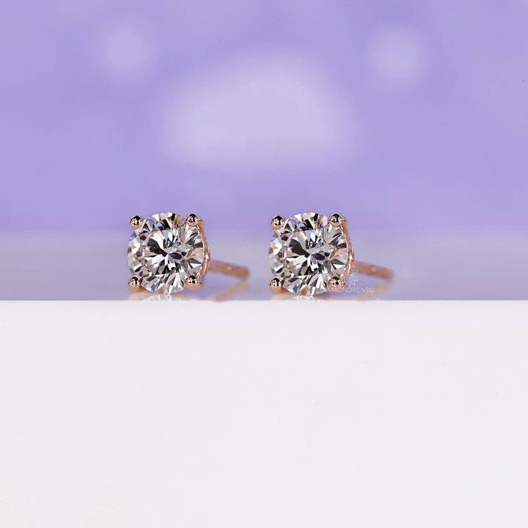 Round diamond stud earrings featuring a secure 4 prong setting.
