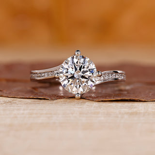 Bypass diamond ring featuring a sleek twist design.
