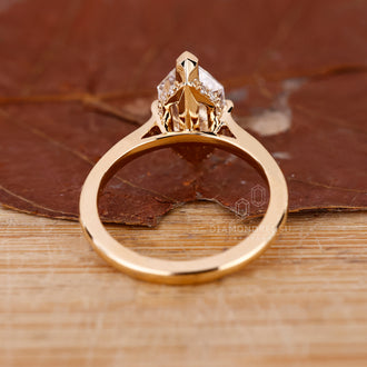 Diamondrensu Engagement Ring with a hidden halo and round diamond in yellow gold.
