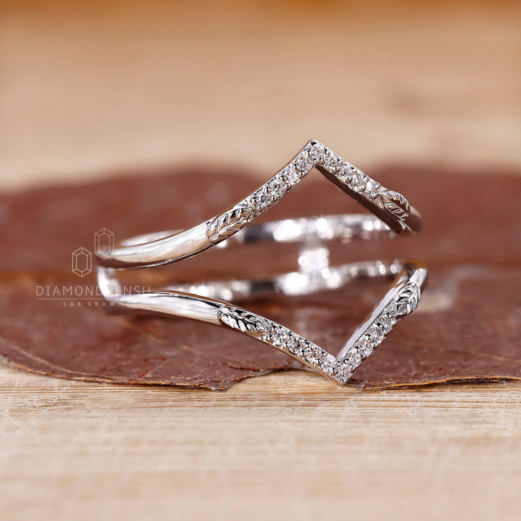 Lab grown diamond band with unique v shaped style.
