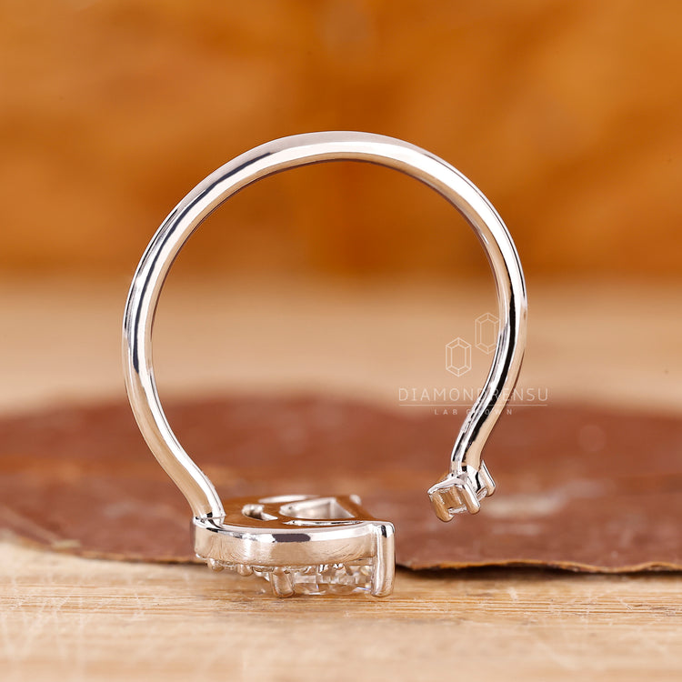 Custom diamond ring in white gold for a beautiful look.
