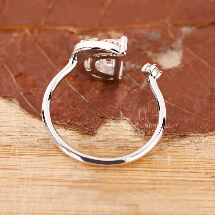 Handmade jewelry featuring a diamondrensu ring design.
