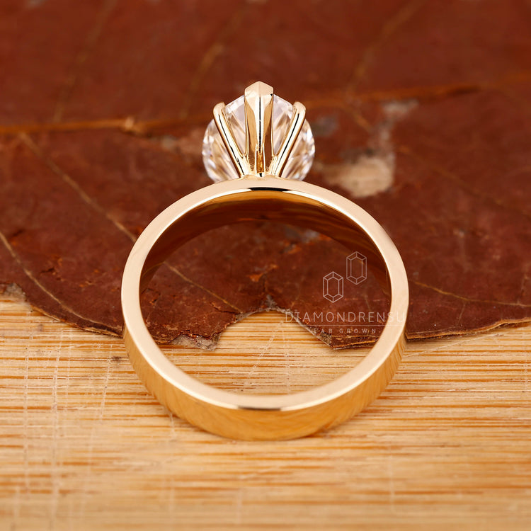 Diamondrensu ring with Old European cut diamond and v shaped prong.
