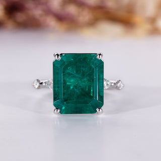 Emerald gemstone engagement ring in white gold.
