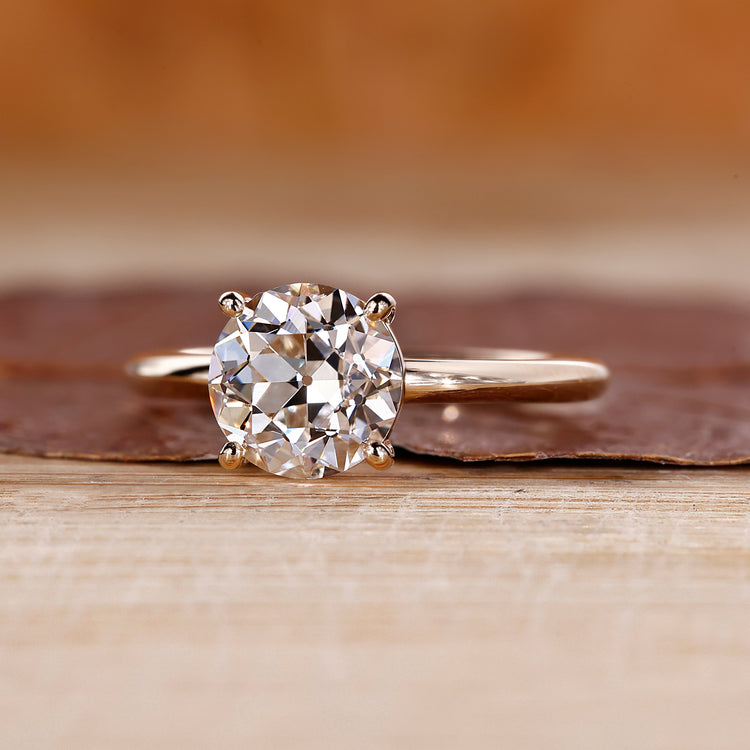 Round old European cut diamond ring in yellow gold.
