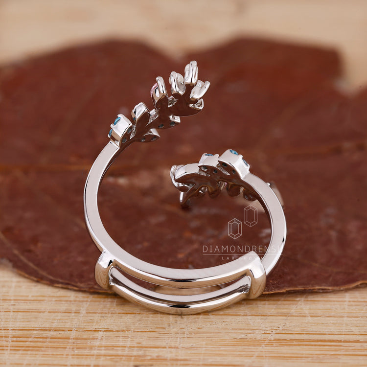 Nature inspired handmade jewelry band with round pearl accents.
