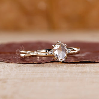 Simple twisted band offering a modern and elegant twist.
