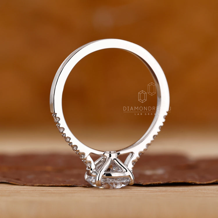 Diamondrensu engagement ring featuring a 4 prong round diamond setting.
