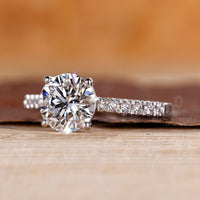 4 prong setting ring holding an IGI certified round diamond.
