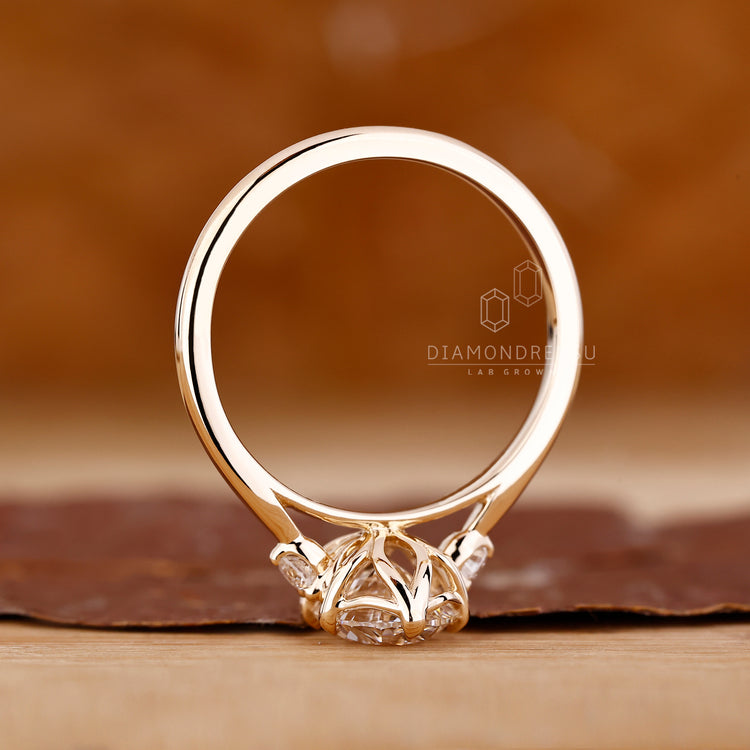 Handmade ring with diamondrensu engagement ring style.
