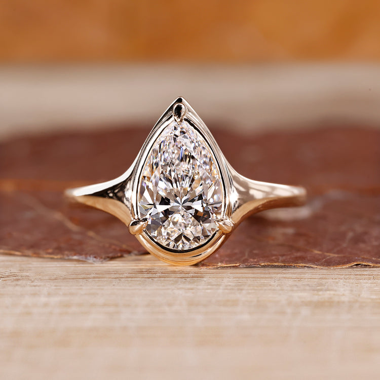 Pear Shaped Solitaire Engagement Ring crafted by Diamondrensu.
