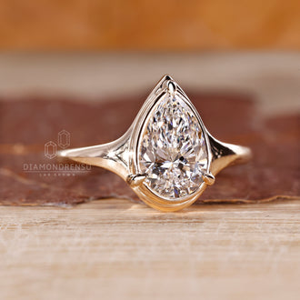 Bezel Type Prong Setting crafted for pear diamond ring.
