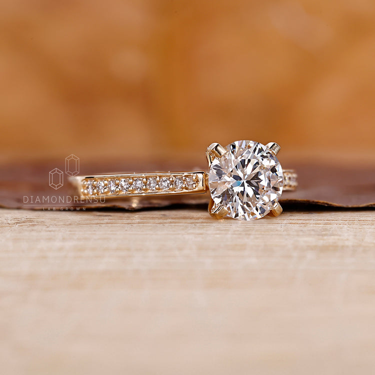 Round Diamond Engagement Ring Yellow Gold