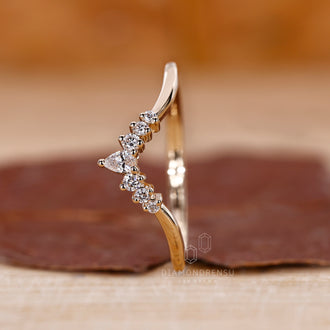 Prong setting wedding band showing off its detailed craftsmanship.
