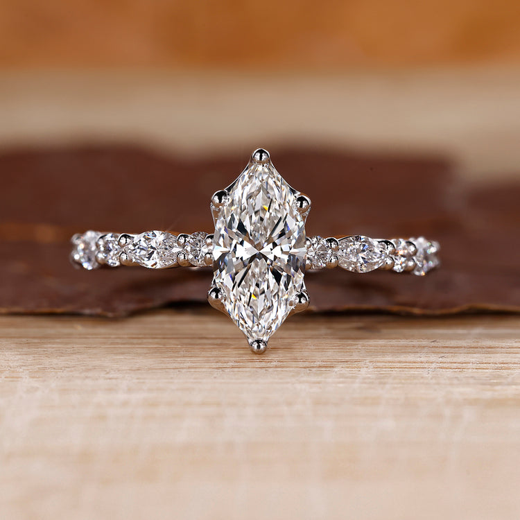 Elegant marquise diamond ring in white gold.
