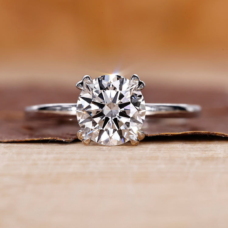 Round brilliant diamond solitaire engagement ring in white gold.
