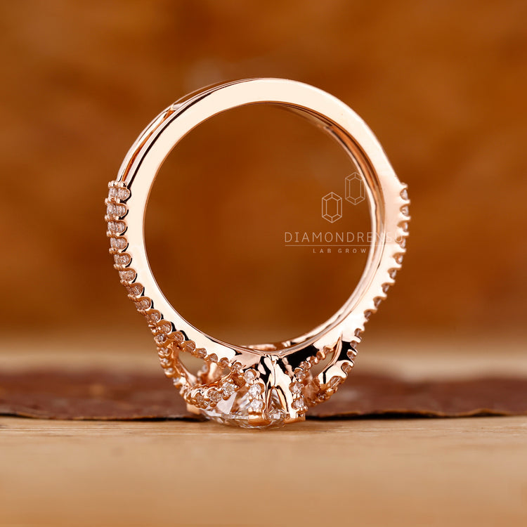Diamondrensu engagement ring with pear cut diamond ring.
