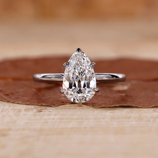 Pear shaped diamond solitaire ring in white gold.
